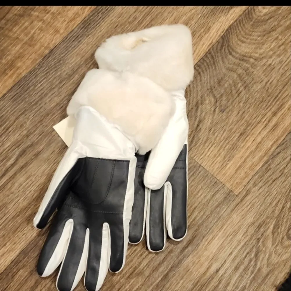 Ugg All‎ Weather Touchscreen Gloves- White